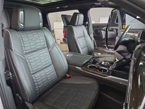 Certified 2025 Cadillac Escalade ESV Sport Platinum AWD/4WD image 10