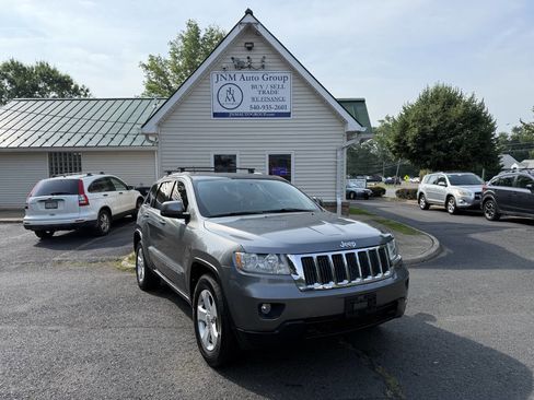 Used 2012 Jeep Grand Cherokee Laredo image 1