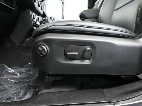 Used 2025 Jeep Wrangler Unlimited Sahara w/ Technology Group AWD/4WD image 22