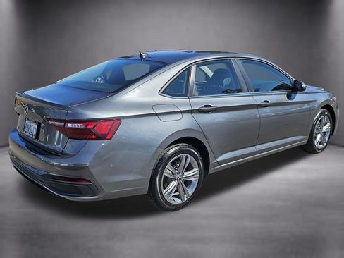 Used 2024 Volkswagen Jetta SE FWD image 6