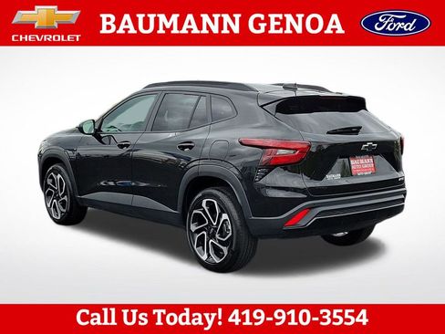 Used 2025 Chevrolet Trax RS w/ Driver Confidence Package FWD image 3