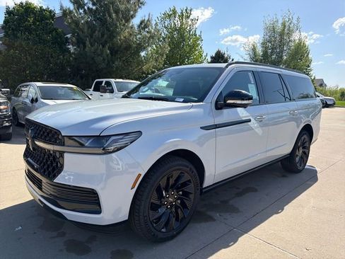 New 2026 Lincoln Navigator L Reserve AWD/4WD image 9
