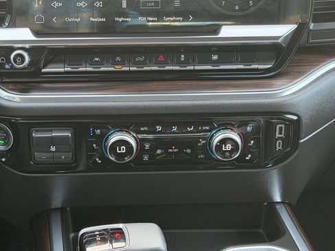 Used 2025 GMC Sierra 1500 SLT w/ SLT Premium Package AWD/4WD image 19
