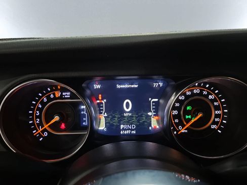 Used 2019 Jeep Wrangler Unlimited Sahara AWD/4WD image 5