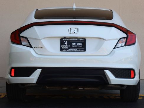 Used 2018 Honda Civic EX-T image 9