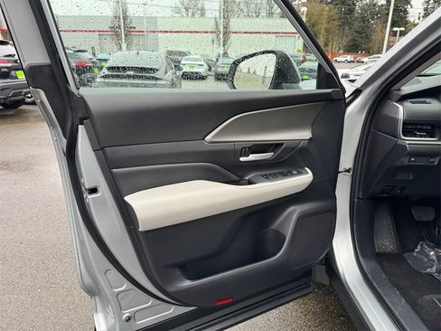 Certified 2025 Toyota Grand Highlander XLE image 21