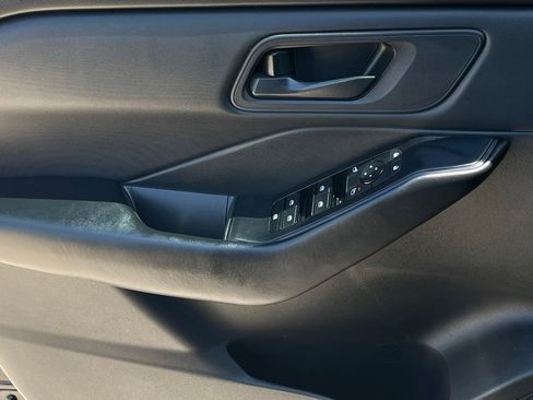 Used 2025 Nissan Rogue S FWD image 20