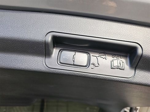 Used 2024 Ford Explorer Limited image 13