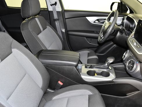 Used 2025 Chevrolet Blazer LT AWD/4WD image 40