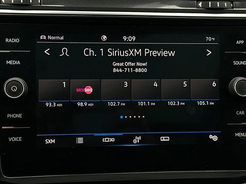 Used 2022 Volkswagen Tiguan SE w/ Panoramic Sunroof Package image 19