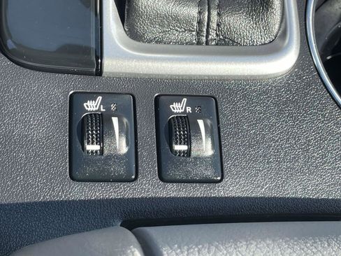 Used 2018 Toyota Highlander XLE AWD/4WD image 36