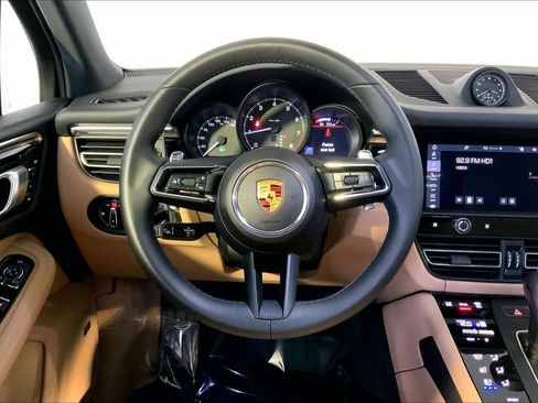 Used 2025 Porsche Macan image 15