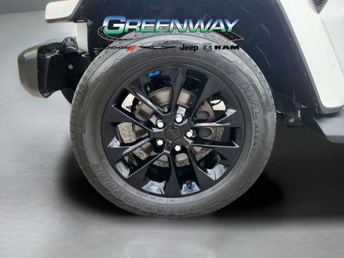 Used 2023 Jeep Wrangler Unlimited Sahara AWD/4WD image 31