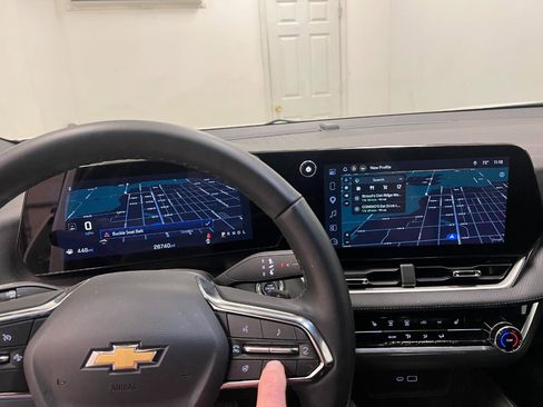 Used 2025 Chevrolet Equinox LT image 41