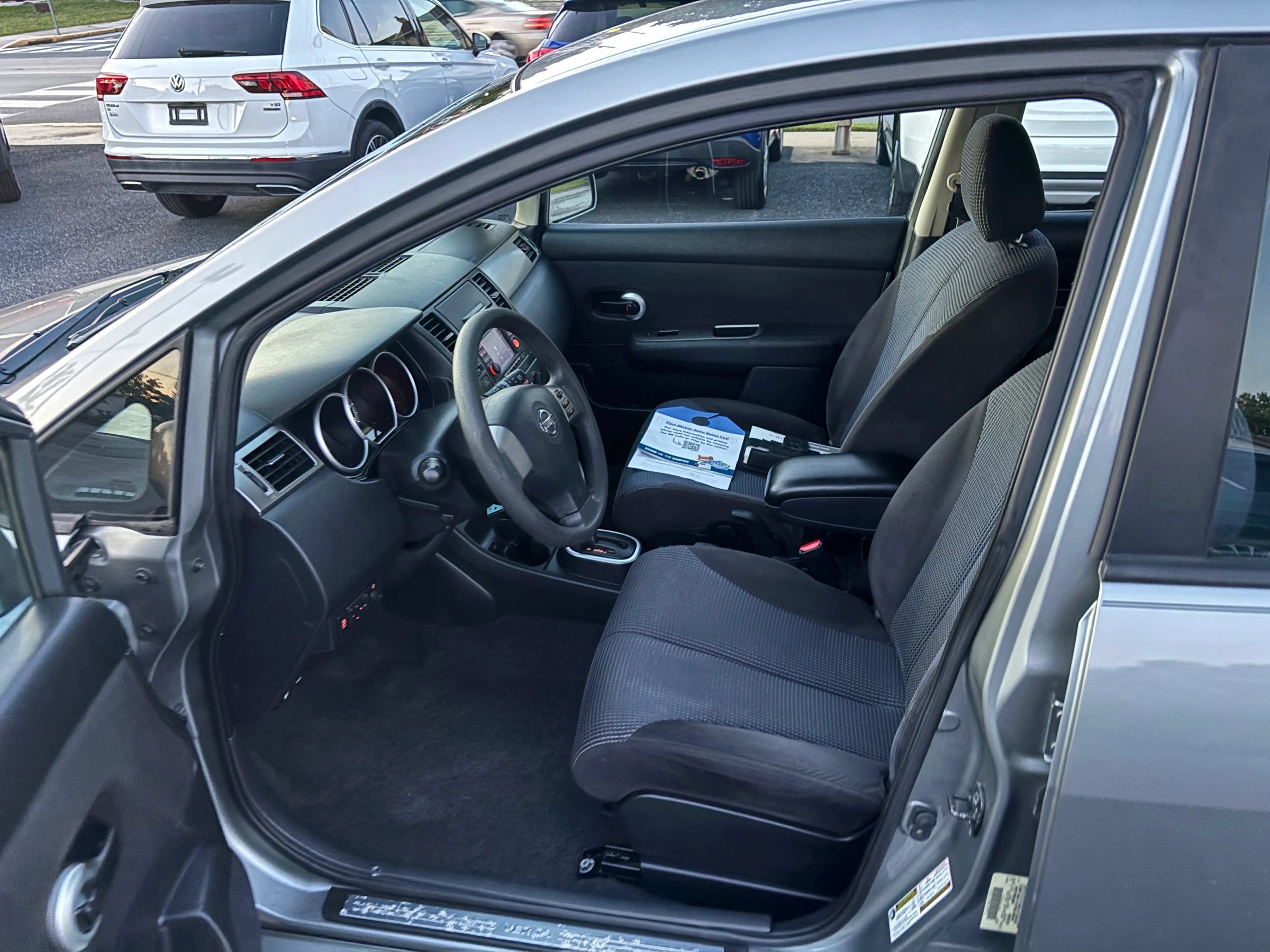 Used 2011 Nissan Versa Hatchback w/ Navigation/Satellite Pkg FWD image 13