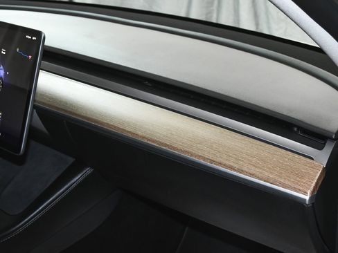 Used 2022 Tesla Model Y Long Range image 56