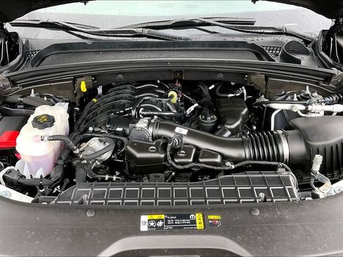 Used 2025 Jeep Grand Cherokee Laredo X w/ Luxury Tech Group I RWD image 30