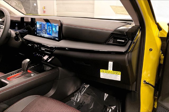 New 2026 Nissan Kicks SR w/ Cold Weather Package FWD image 37