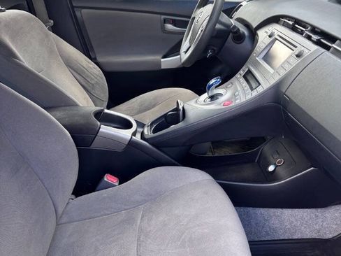 Used 2015 Toyota Prius Two FWD image 5