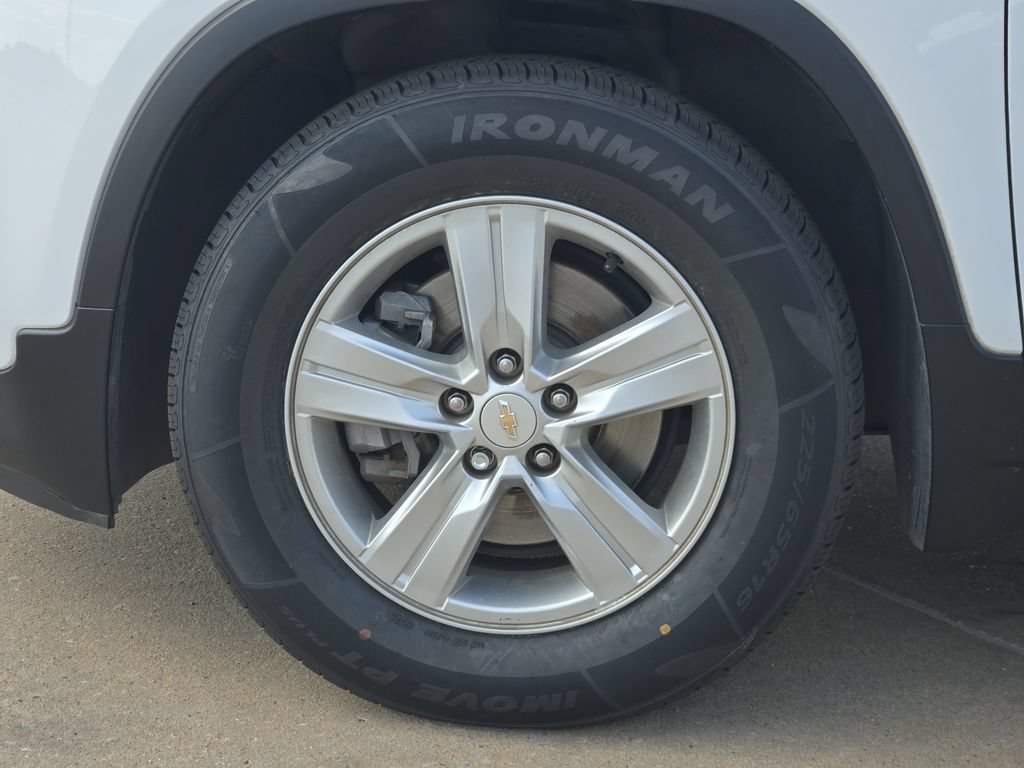 Used 2022 Chevrolet Trax LS w/ Tint and Cruise Package FWD image 26
