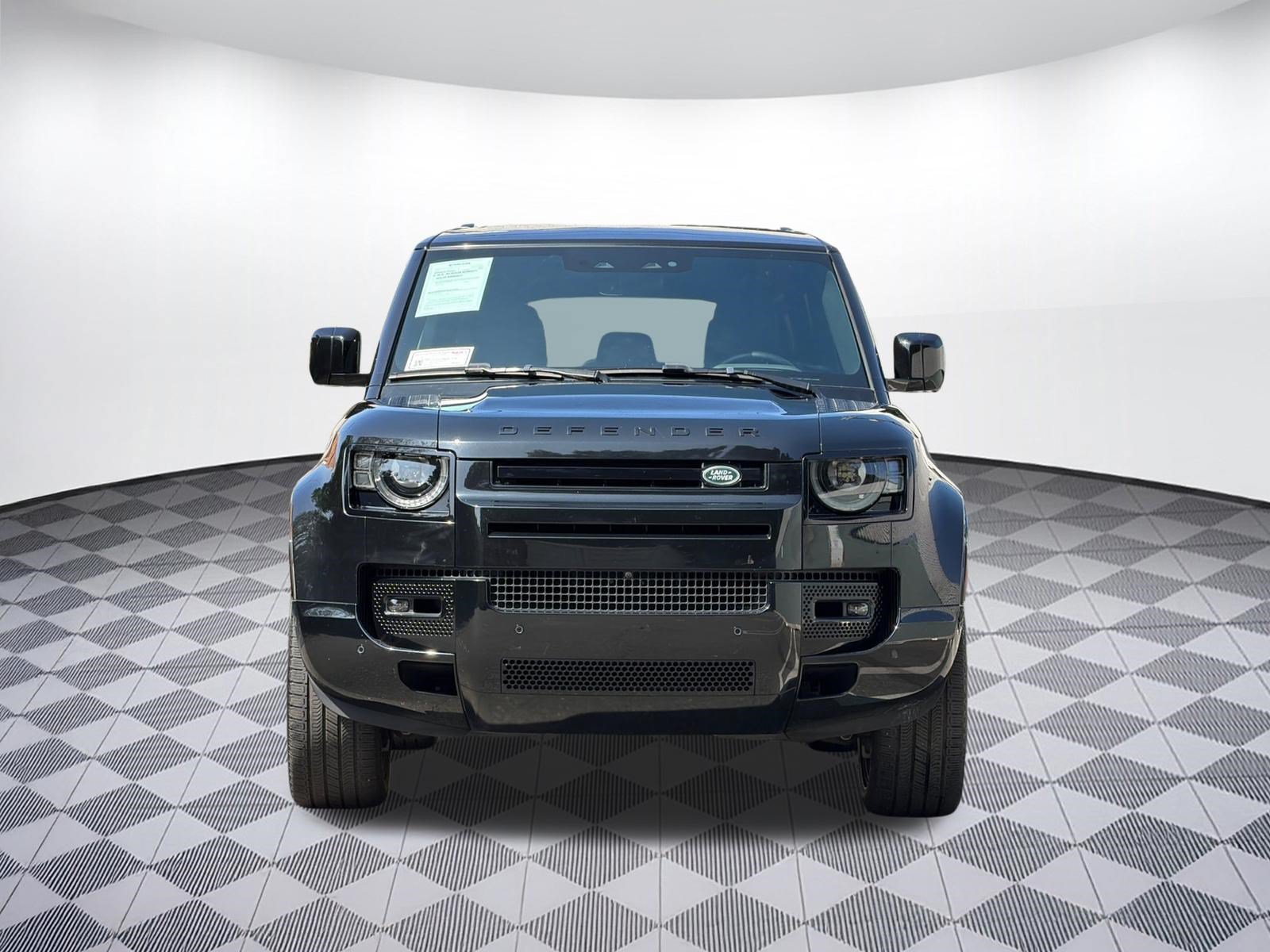 Used 2024 Land Rover Defender 110 X-Dynamic SE AWD/4WD image 5