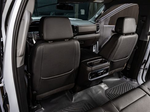 Used 2023 GMC Sierra 1500 SLT image 34