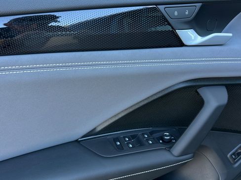 New 2025 Volkswagen Tiguan SE image 11