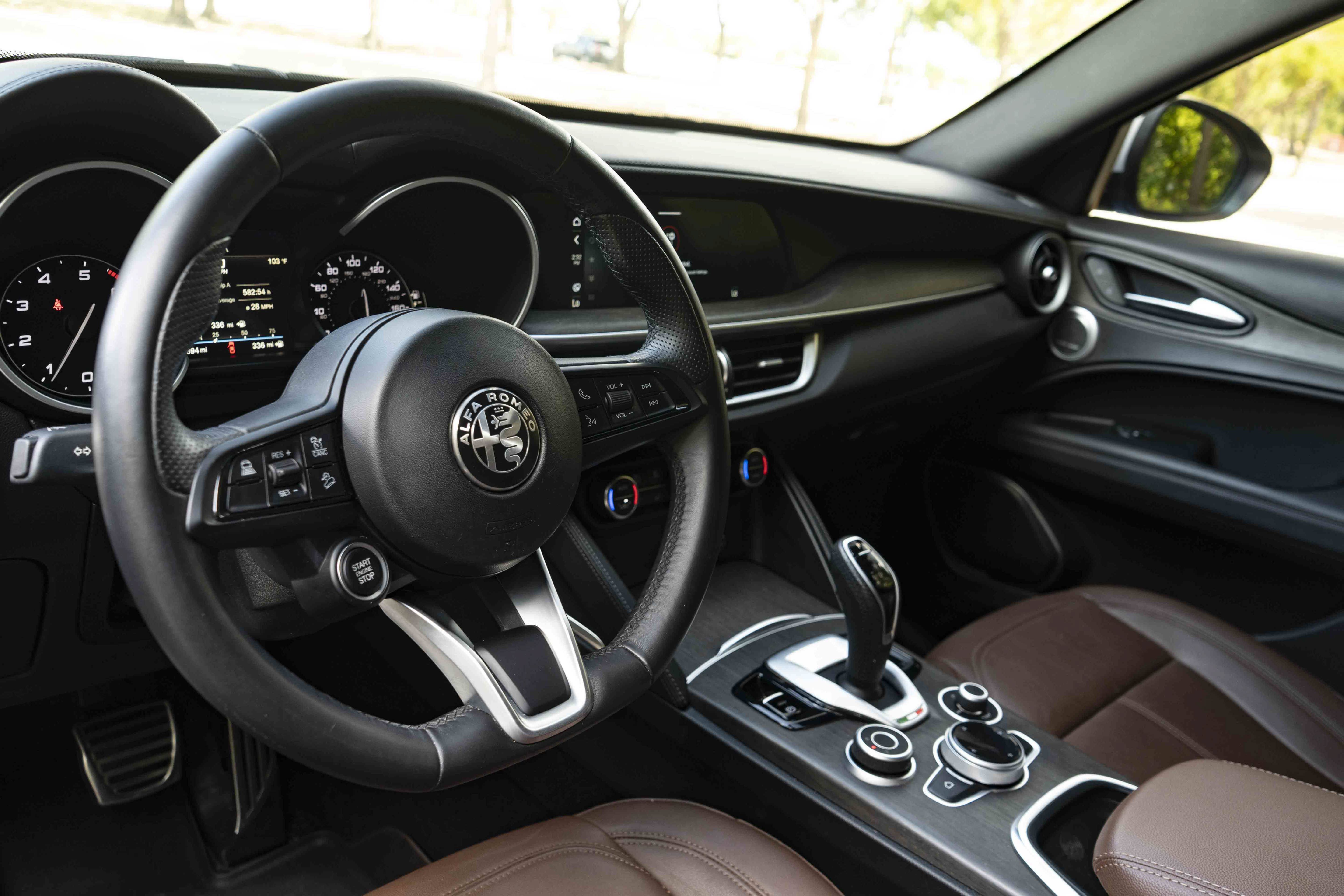 Used 2022 Alfa Romeo Stelvio Ti AWD/4WD image 16
