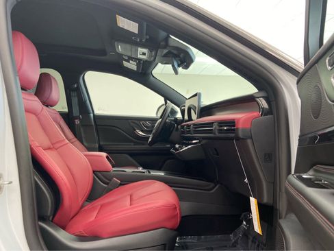 Used 2025 Lincoln Corsair Reserve w/ Jet Appearance Package image 19