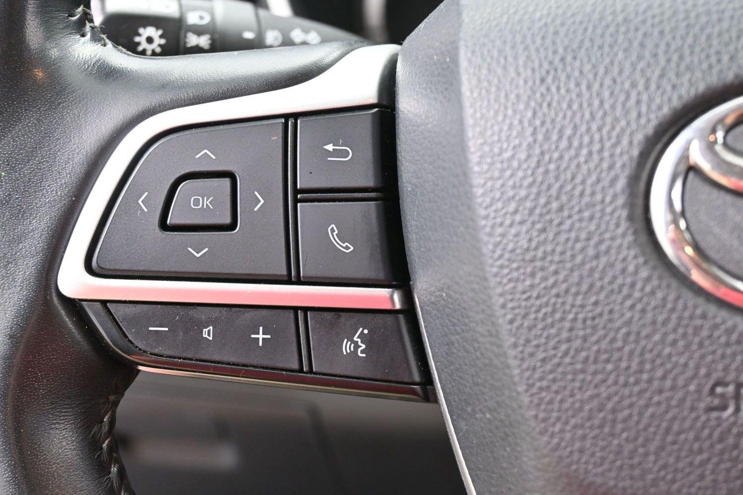 Used 2022 Toyota Highlander XLE FWD image 18