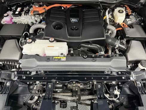 Used 2024 Toyota Sequoia Platinum image 41