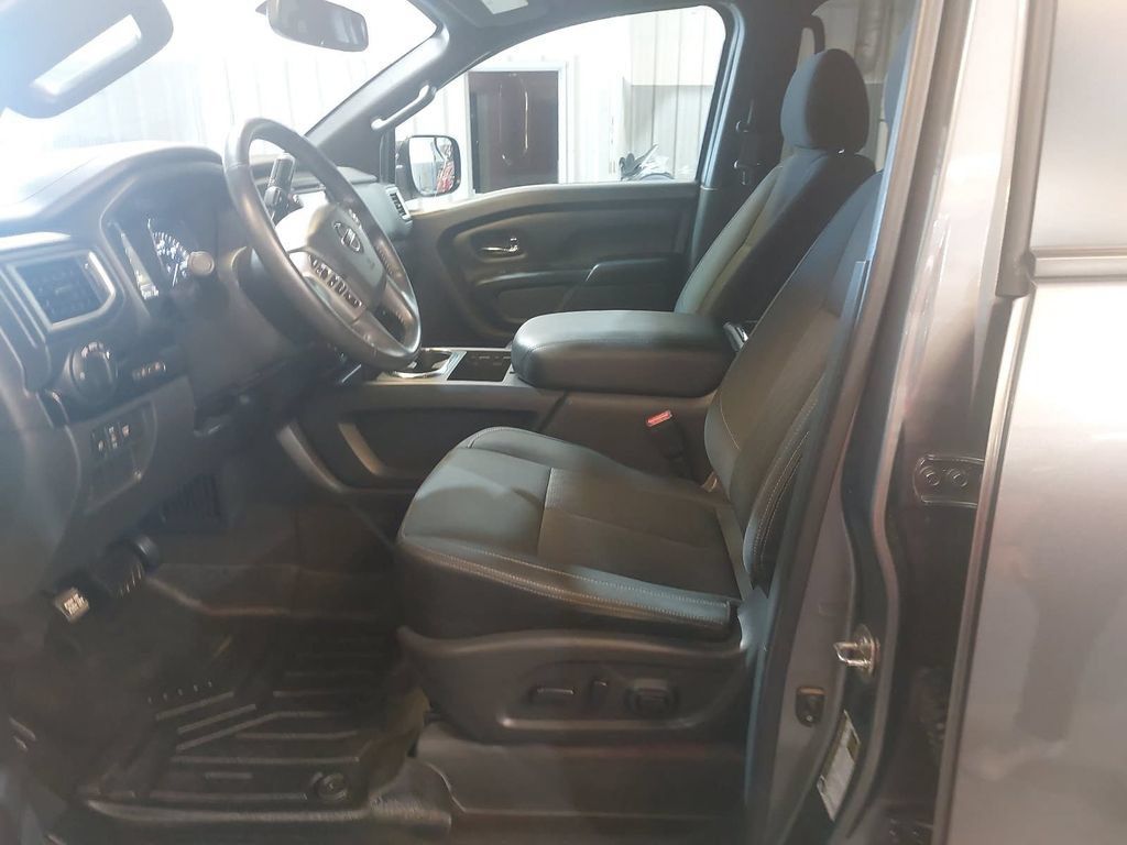 Used 2018 Nissan Titan SV w/ SV Convenience Package AWD/4WD image 15