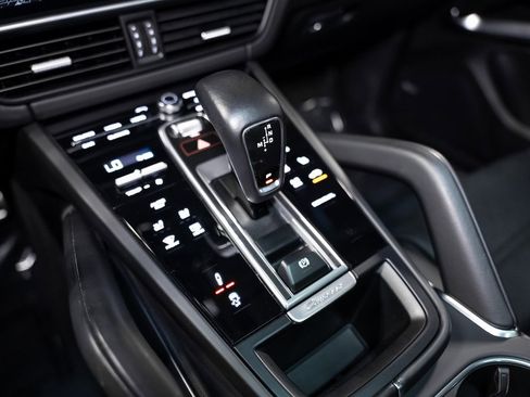 Used 2022 Porsche Cayenne Turbo S image 50