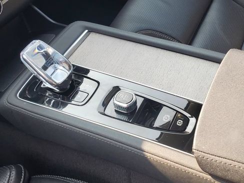Certified 2025 Volvo XC90 B6 Ultra w/ Protection Package AWD/4WD image 25