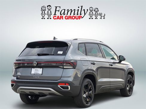 New 2026 Volkswagen Taos SE image 4