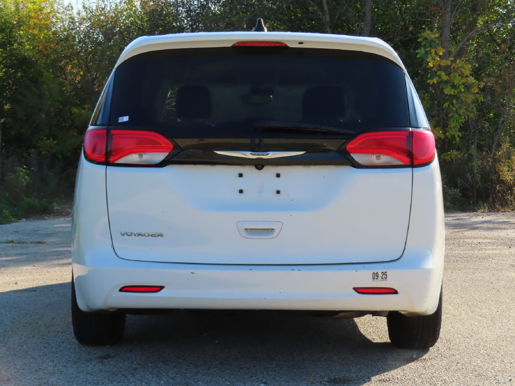 Certified 2023 Chrysler Voyager LX FWD image 5
