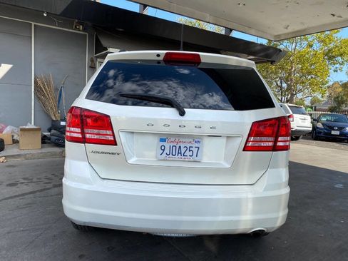 Used 2017 Dodge Journey SE w/ Flexible Seating Group image 14