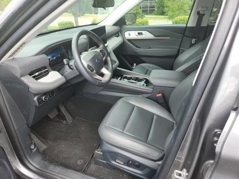 Used 2025 Ford Explorer Active w/ Active Comfort Package AWD/4WD image 5