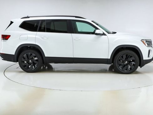 New 2026 Volkswagen Atlas SE image 10