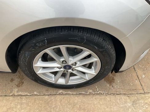 Used 2018 Ford Focus SE image 32