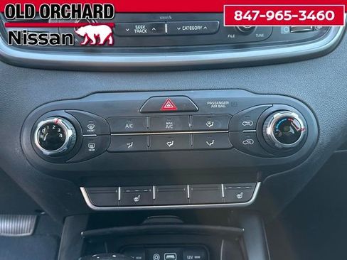 Used 2016 Kia Sorento LX w/ LX Convenience Package image 16