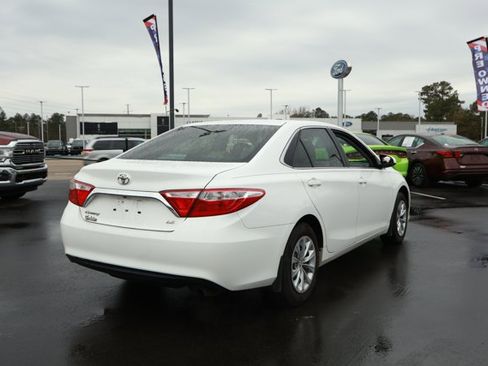 Used 2017 Toyota Camry LE image 6