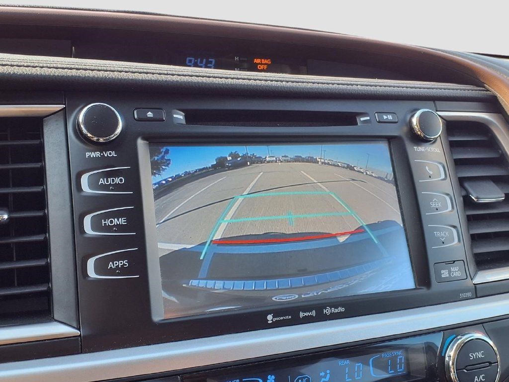 Used 2019 Toyota Highlander XLE AWD/4WD image 11
