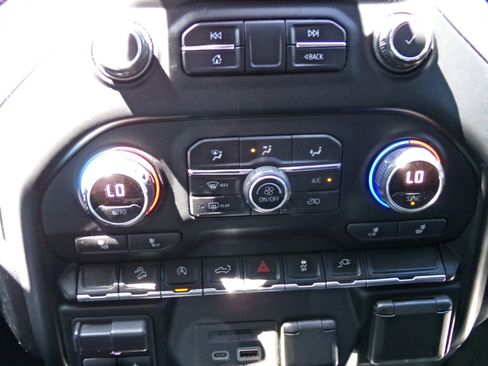 Used 2020 Chevrolet Silverado 1500 LTZ image 10