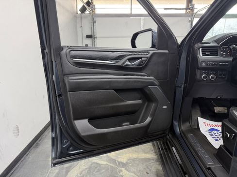 Used 2021 GMC Yukon Denali w/ Denali Premium Package image 12