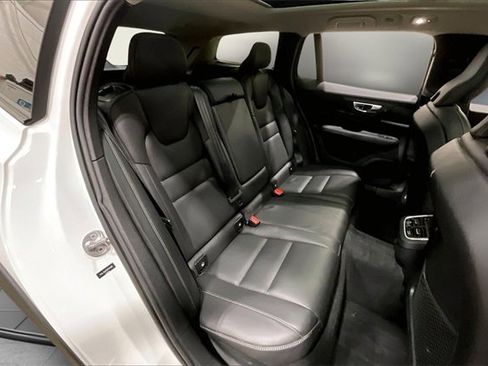 Certified 2024 Volvo V60 B5 Cross Country Ultimate w/ Protection Package Premier image 28