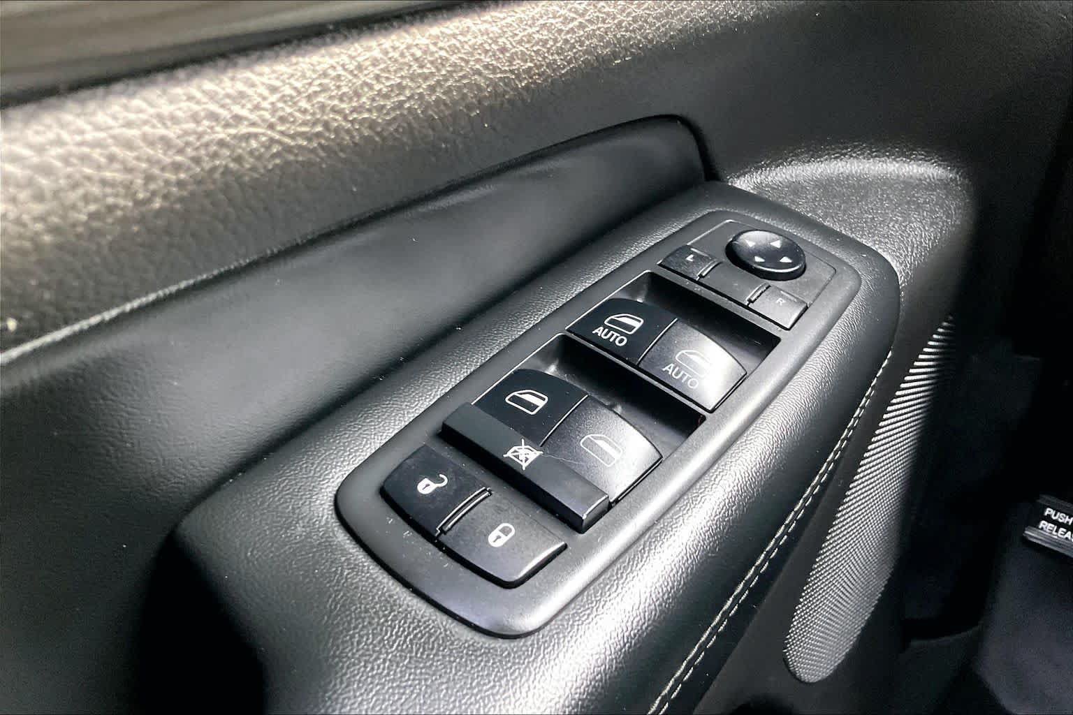 Used 2019 Jeep Grand Cherokee Altitude AWD/4WD image 34