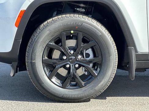New 2026 Jeep Grand Cherokee Altitude RWD image 24