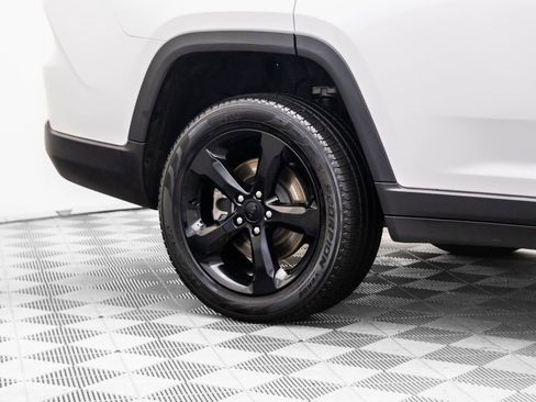 Used 2024 Jeep Grand Cherokee L Limited w/ Black Appearance Package image 39