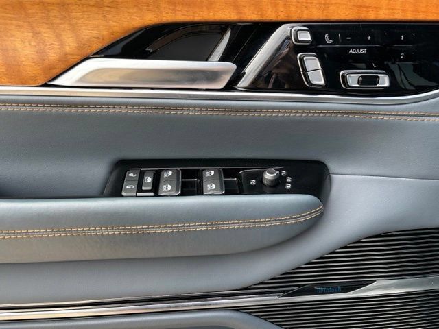 Certified 2022 Jeep Grand Wagoneer Series II AWD/4WD image 13